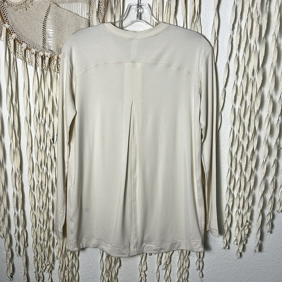 Lululemon NWOT Cream Long Sleeve Tee Pleat Back Size 2 - Picture 5 of 9